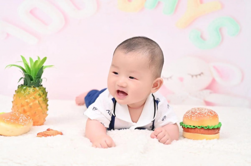 广州代怀试管生子七个月宝宝最近总摇头
